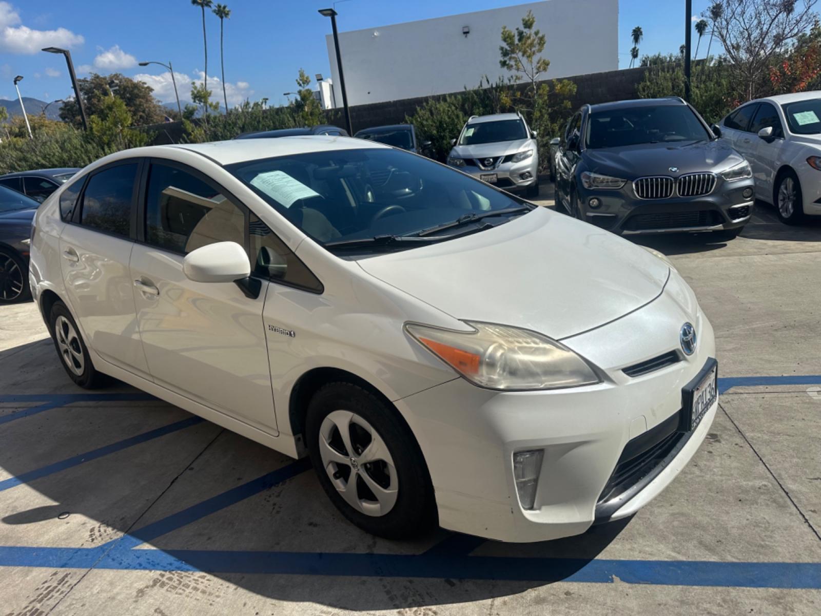 2012 WHITE Toyota Prius Cloth (JTDKN3DU3C1) with an 4 Cylinder engine, AUTOMATIC transmission, located at 30 S. Berkeley Avenue, Pasadena, CA, 91107, (626) 248-7567, 34.145447, -118.109398 - Photo #5